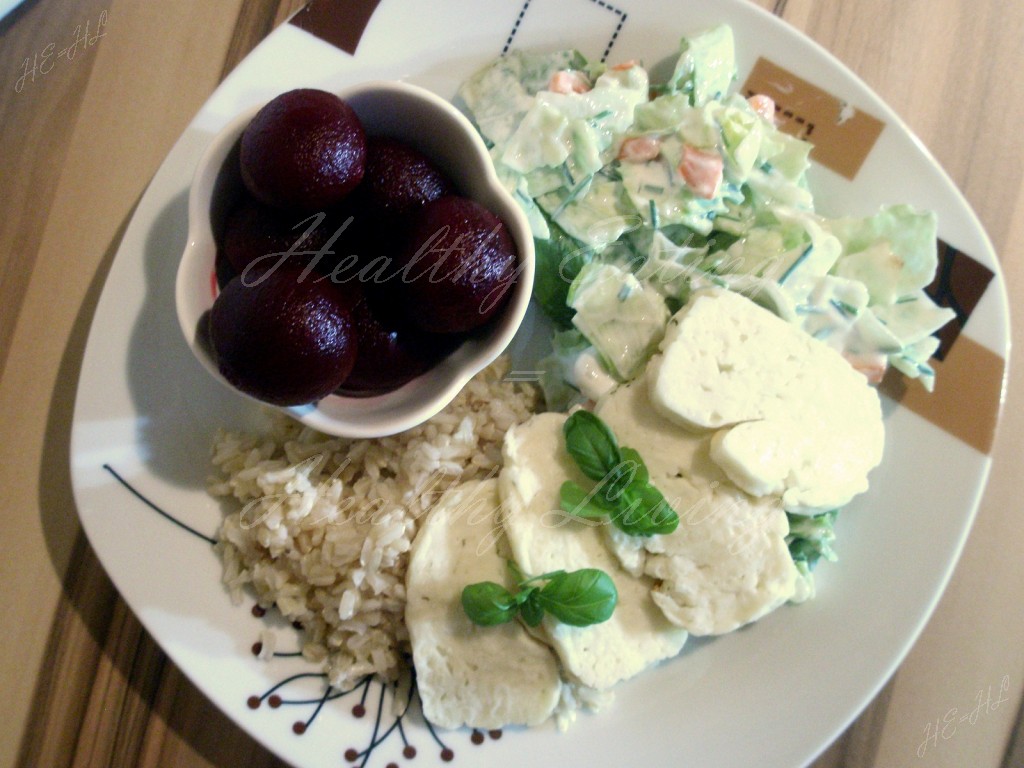 Grilled halloumi with rice and beetroots