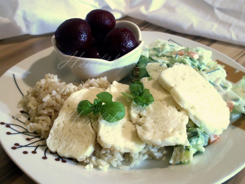 Grilled halloumi with rice and beetroots