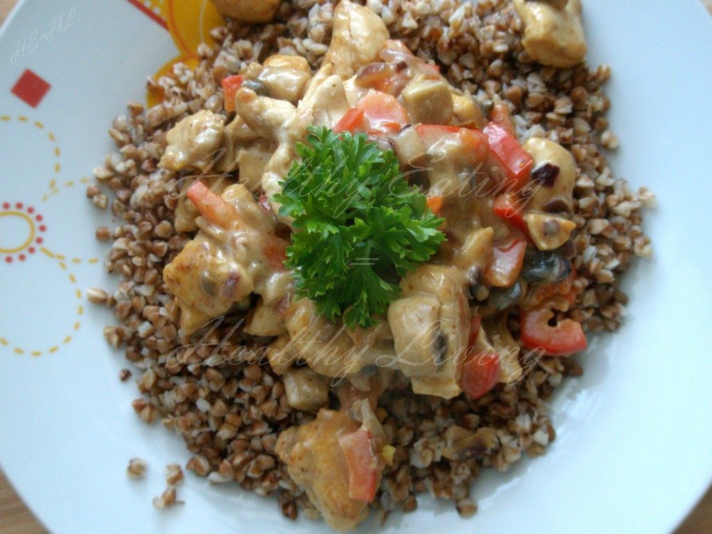 Buckwheat groats with velvet chicken sauce