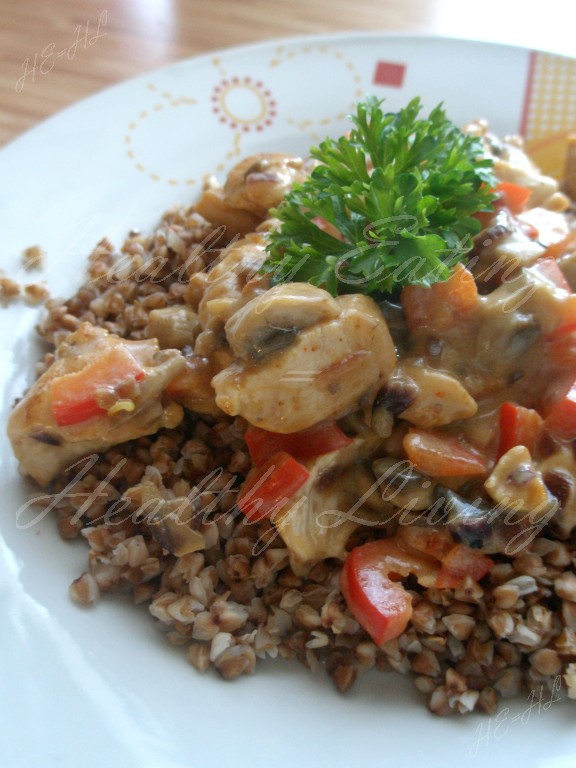 Buckwheat groats with velvet chicken sauce