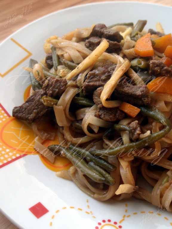 Stewed beef with vegetables and rice pasta