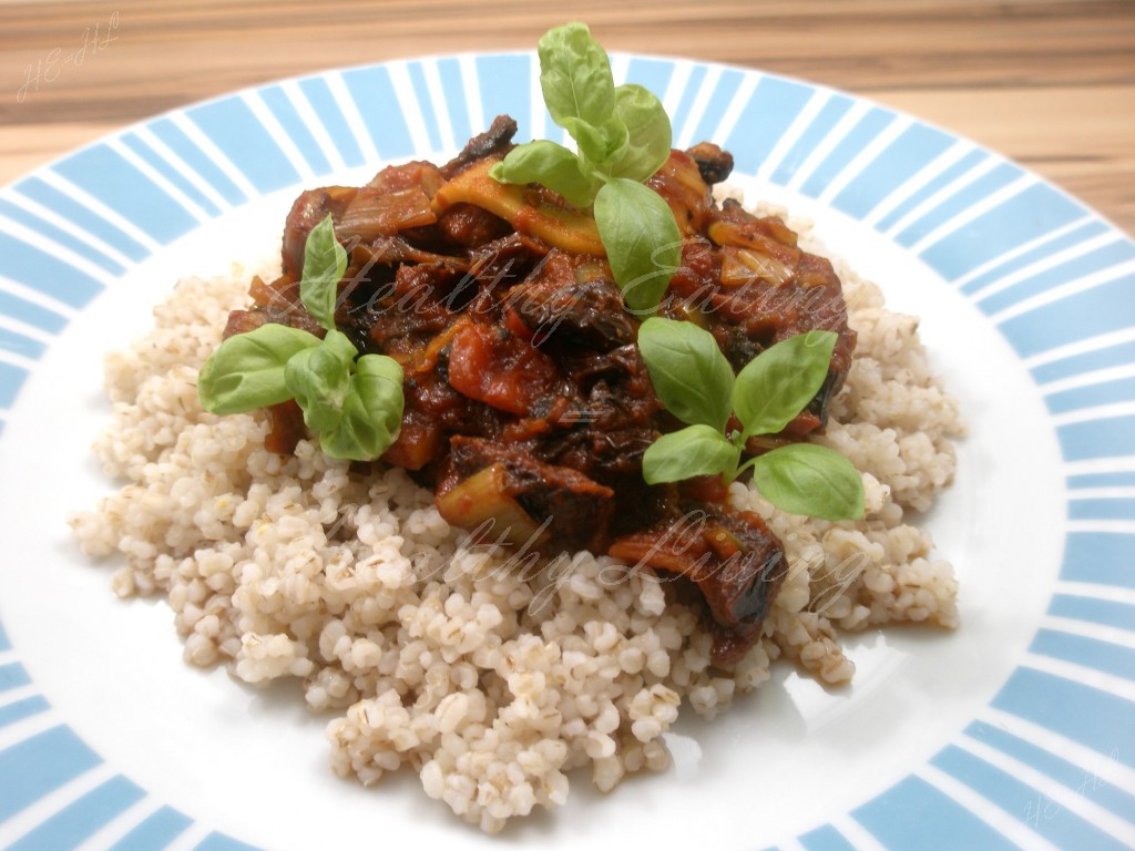 Groats with chicken stewed in tomatoes