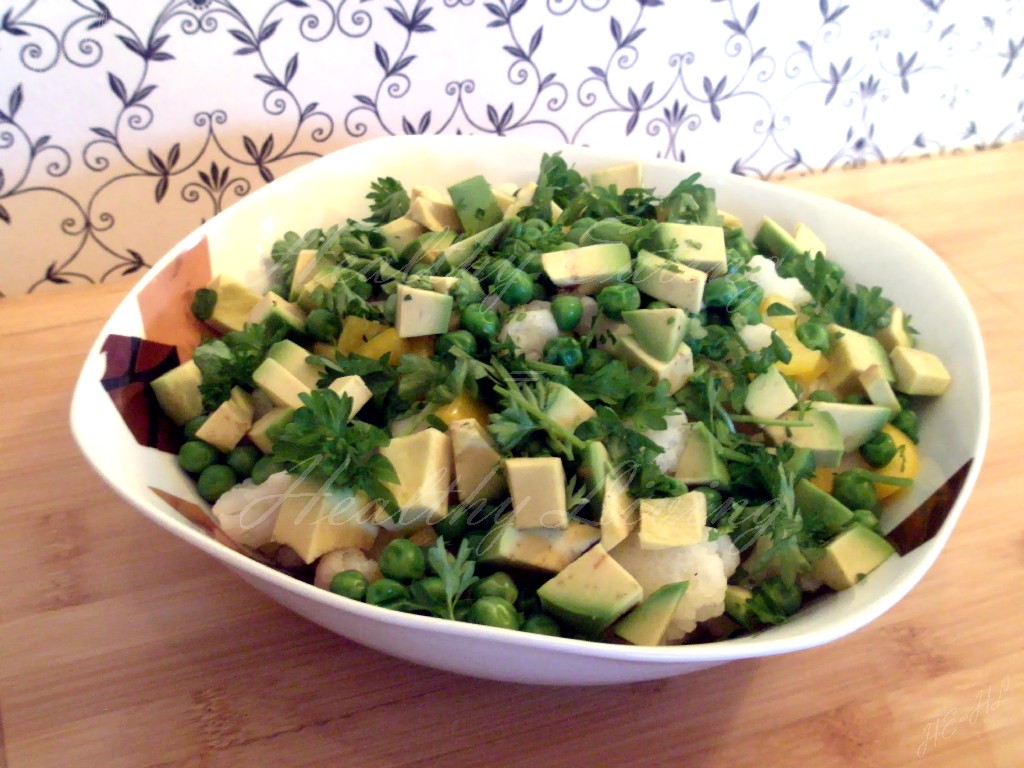 Salad with cauliflower and avocado