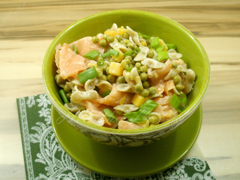 Pasta salad with peas and pumpkin