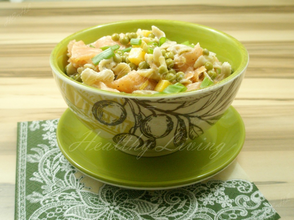 Pasta salad with peas and pumpkin