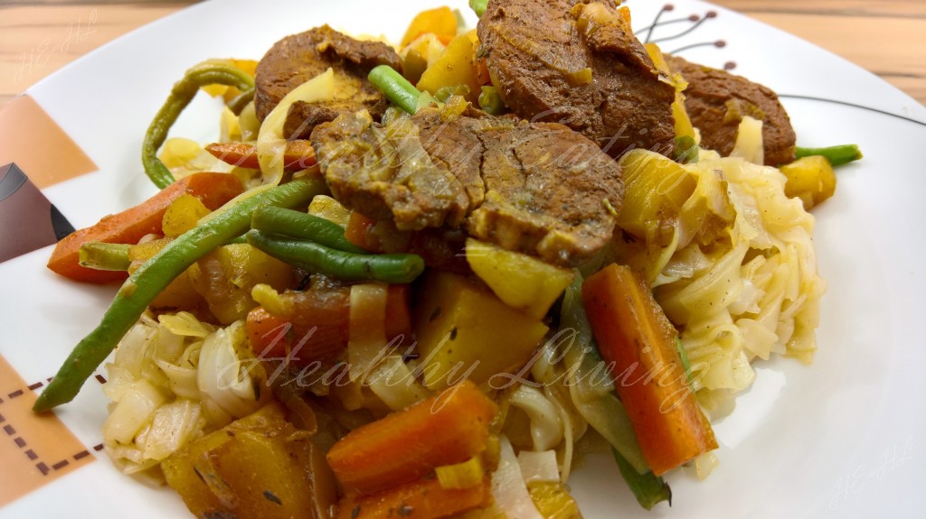 Vegetable with tenderloins and rice pasta