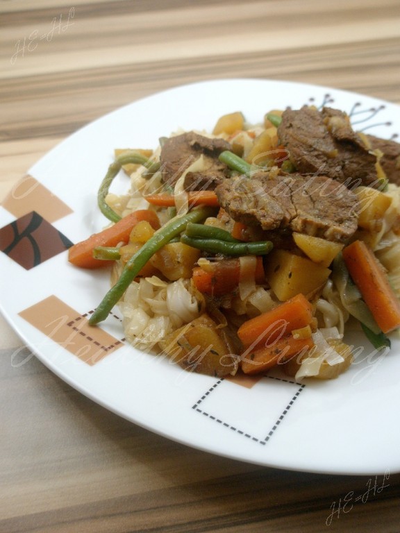 Vegetable with tenderloins and rice pasta