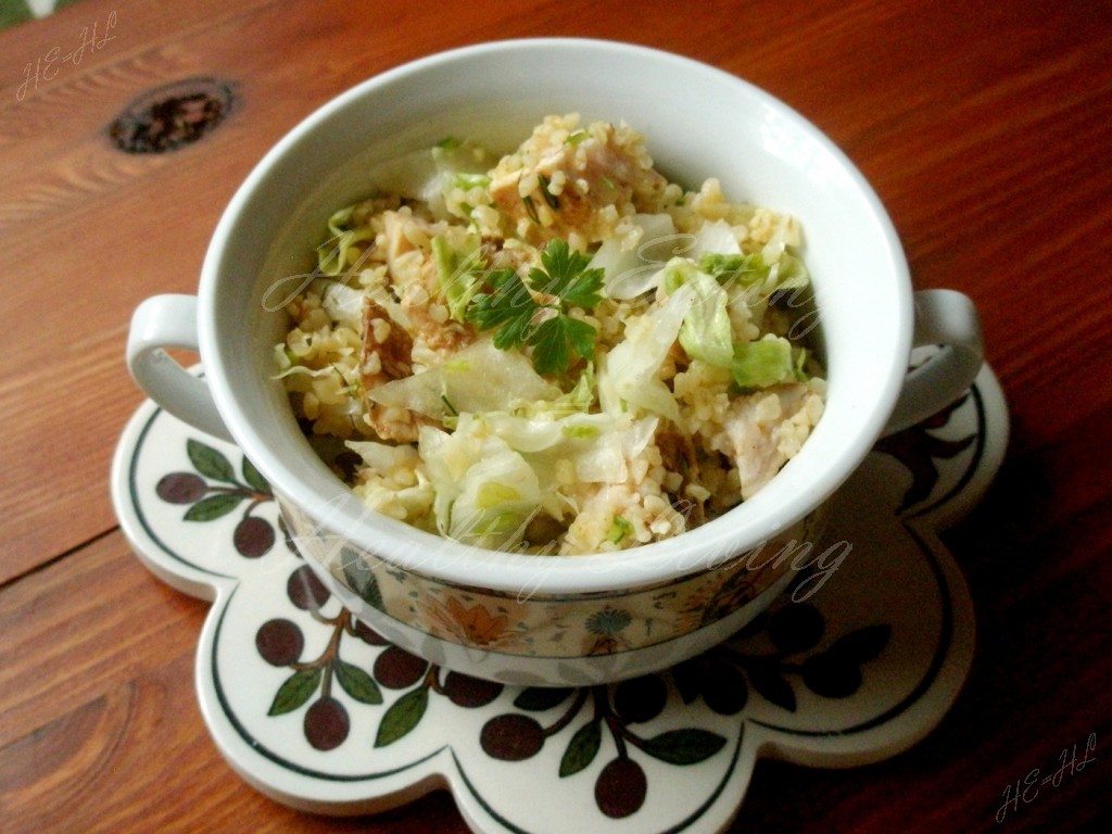 Salad with bulgur groats and smoked salmon