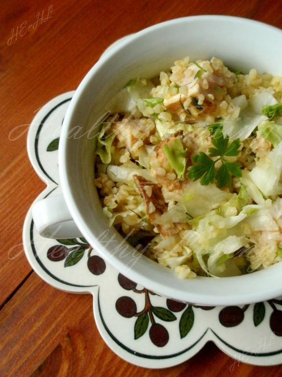 Salad with bulgur groats and smoked salmon