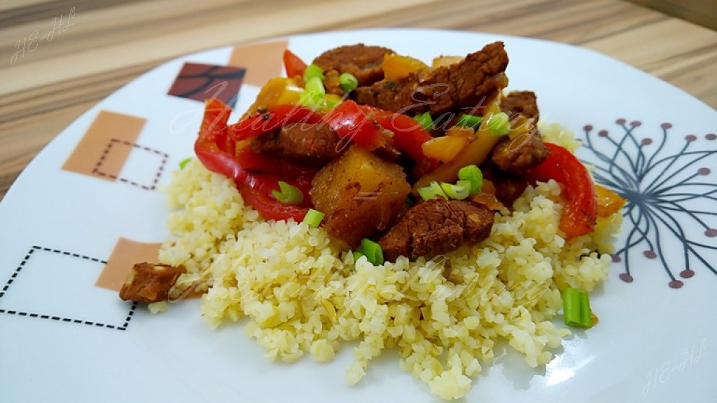 Tenderloin with pineapple and bell pepper