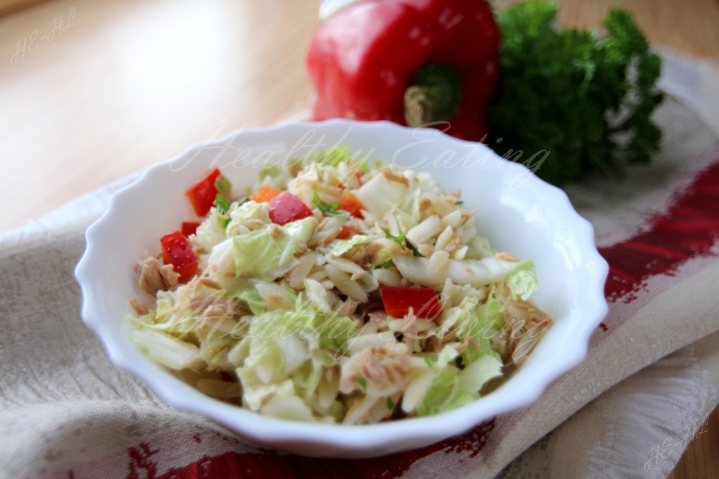 Salad with orzo pasta and tuna