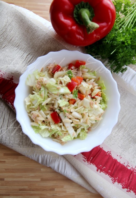 Salad with orzo pasta and tuna