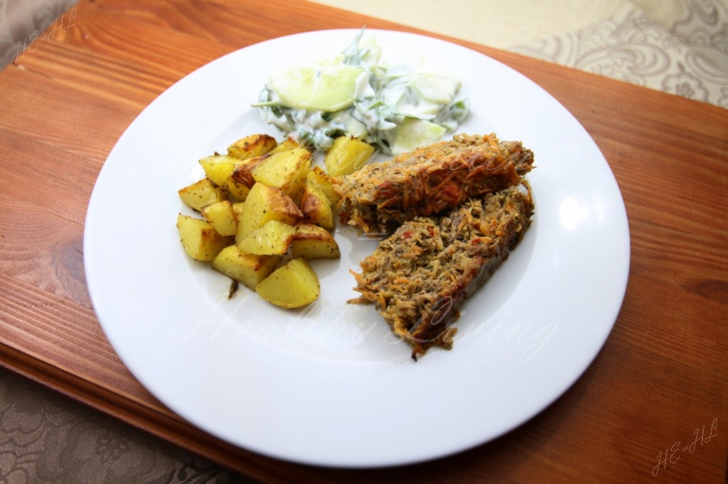 Minced beef and vegetable meatloaf