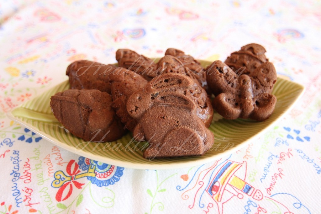 Cocoa cookies with delicacies