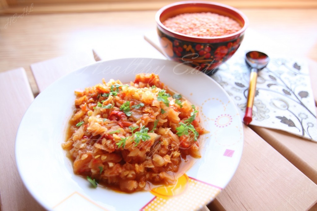 Stewed cabbage with red lentil