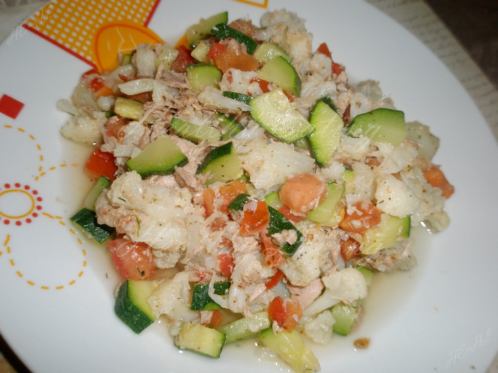 Zucchini and tuna salad